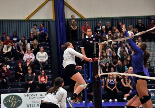 Women’s Volleyball Climb Back to .500